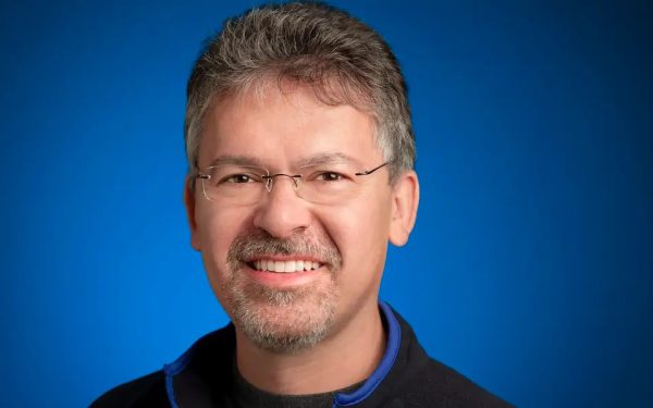 John Giannandrea, șeful AI de la Apple, pleacă: Ce urmează pentru companie?