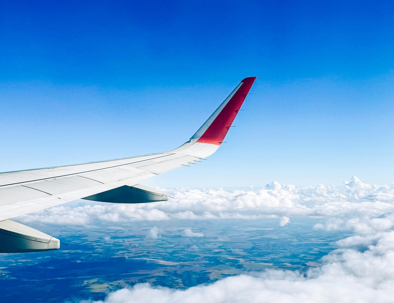 Românii zboară mai mult de Paște: Rezervările cresc accelerat Românii și-au pus aripile pe zbor de Paște