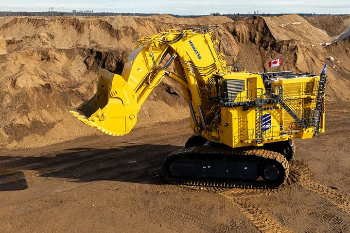 Komatsu lansează un excavator minier de dimensiuni record, capabil să încarce peste 80 de tone de minereu într-o singură mișcare Un nou echipament de mare capacitate a fost recent prezentat de compania japoneză KOMATSU, remarcându-se prin dimensiuni și performanțe excepționale pentru industria minieră