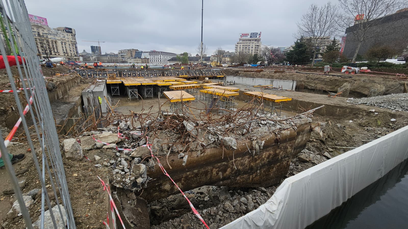 Lucrările din Centrul Capitalei, de la planșeul Unirii, se scumpesc semnificativ din cauza majorării TVA-ului de la 19% la 21%