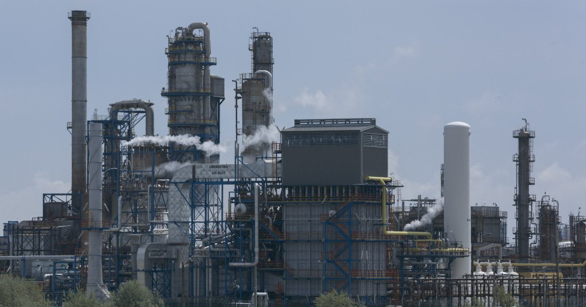 Rafinăria Petromidia și-a reluat activitatea la capacitate maximă după finalizarea unei revizii tehnice ample, anunțată de ministrul Energiei, Bogdan Ivan