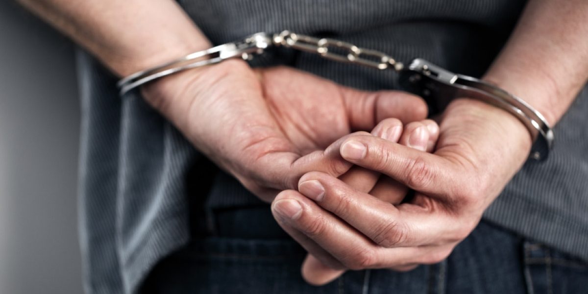 Șapte moldoveni, condamnați în Franța pentru graffiti cu sicrie de soldați