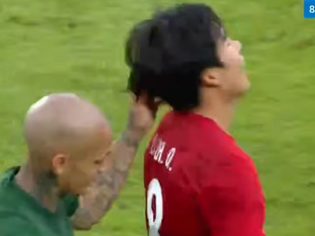 Alexandru Mitriță, jucătorul de origine română al echipei chineze Shenzhen FC, a atras atenția după un incident mai puțin obișnuit din timpul unui meci recent