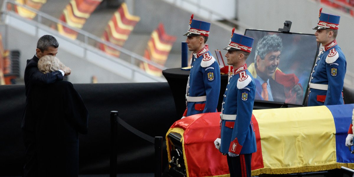 Lipsa lui Nicușor Dan la catafalcul lui Mircea Lucescu: De ce a absentat primarul?