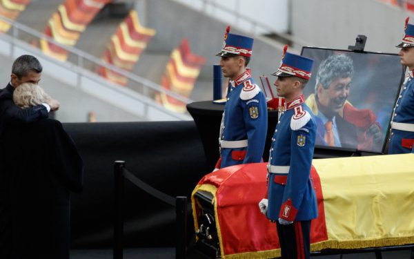 Lipsa lui Nicușor Dan la catafalcul lui Mircea Lucescu: De ce a absentat primarul?