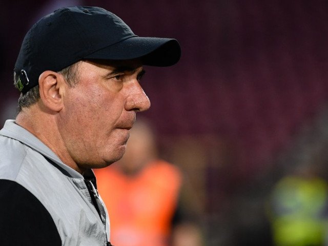 Mircea Lucescu și-a încheiat oficial cariera de antrenor pe banca naționalei de fotbal a României, după duelul cu Turcia, programat miercuri seară la ora 19:30, transmis în direct pe DGS 1