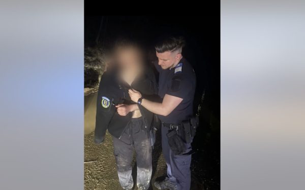 Tânăr, salvat de jandarmi după ce a fugit de urs. Și-a abandonat motocicleta!