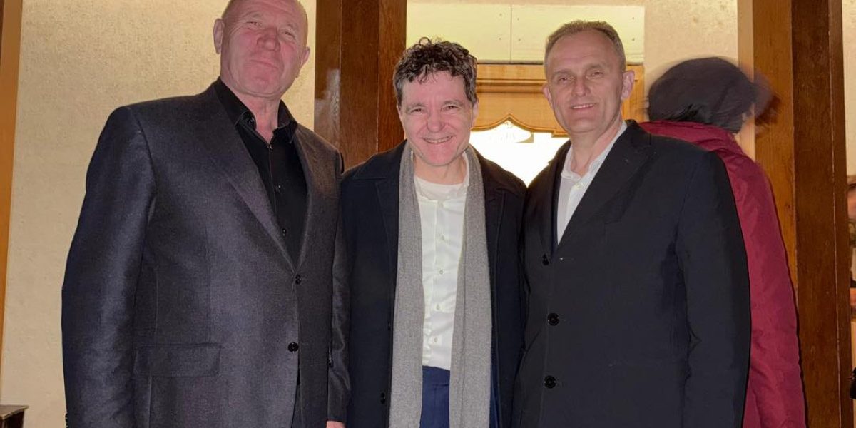 Nicușor Dan, la Cornu de Vinerea Mare: Alături de PSD-iști și primar