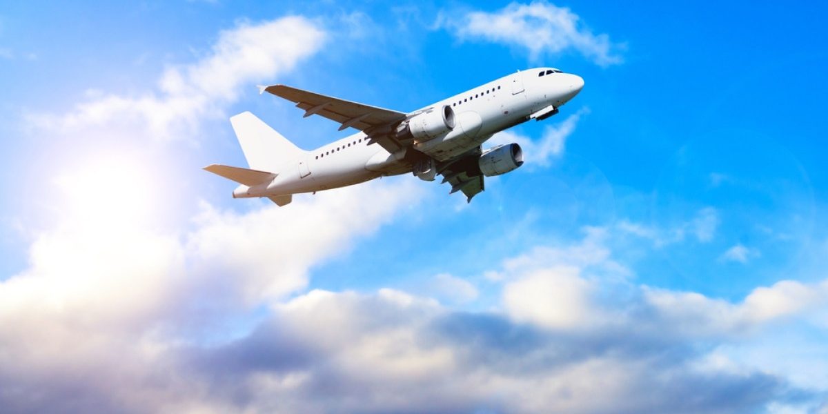 Criza kerosenului lovește vacanțele: Cât costă un sejur pentru români în această vară?