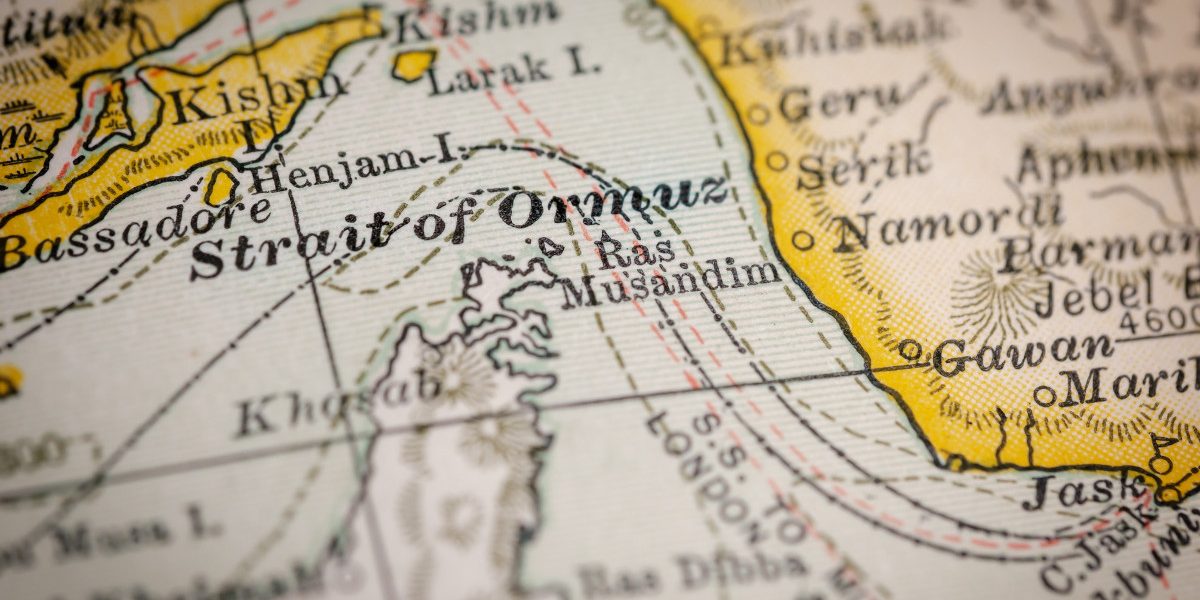 Criza Ormuz: SUA, față în față cu spectrul Suezului din 1956? Impactul global