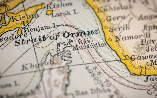 Criza Ormuz: SUA, față în față cu spectrul Suezului din 1956? Impactul global