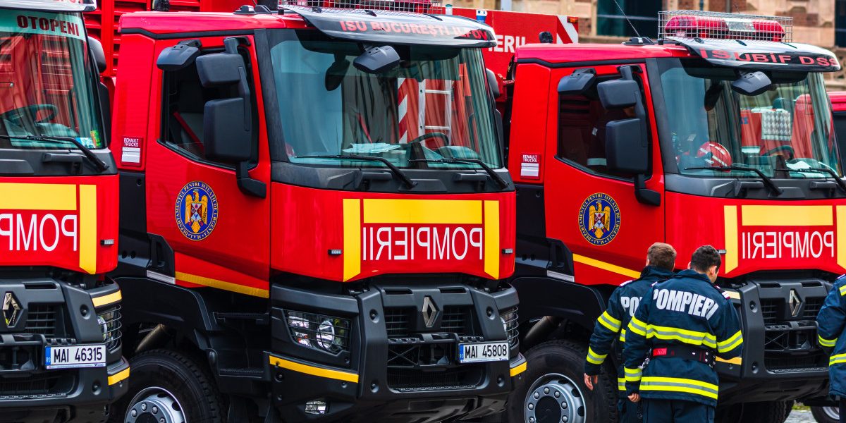 Incendiu uriaș la un bloc social din Constanța: Zeci de persoane, prinse în flăcări