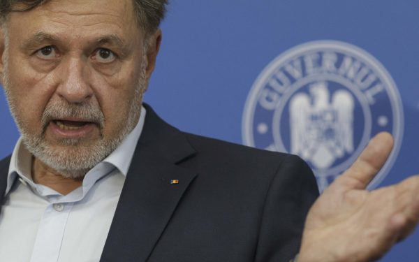 Rafila, blocat de 3 motive: De ce NU a decis cu privire la vaccinurile Pfizer