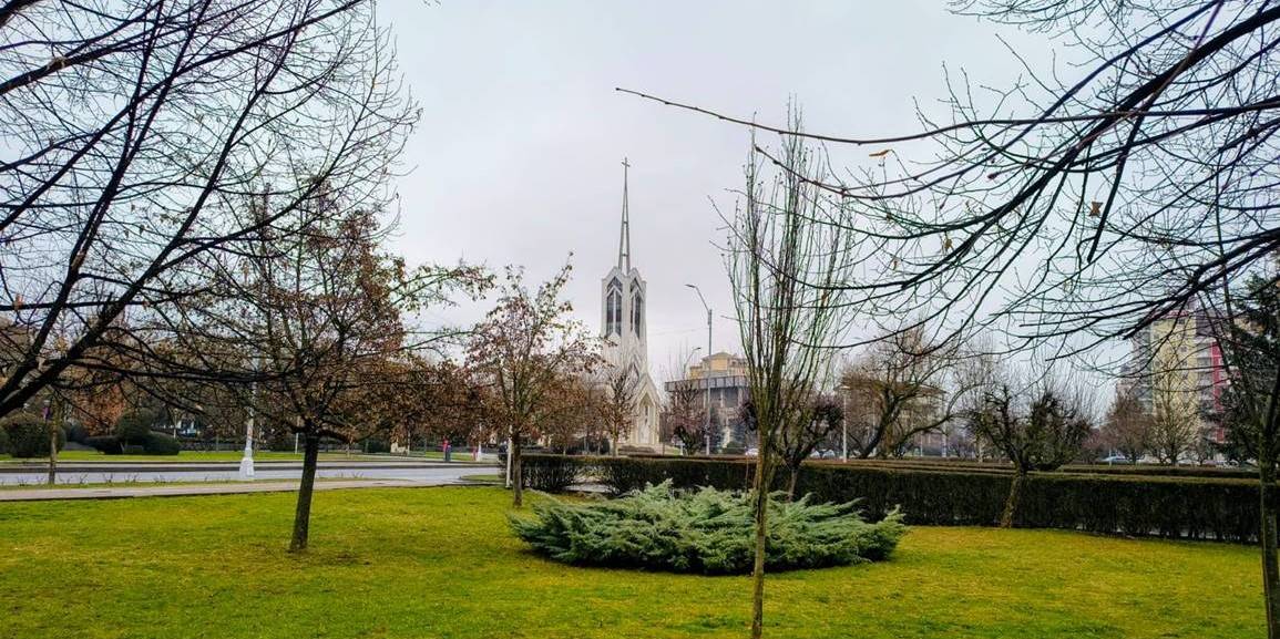 Vremea se răcește în Maramureș: Cer variabil și temperaturi în scădere Maramureșenii se pot aștepta la o zi răcoroasă, cu temperaturi în scădere și cer variabil, conform prognozelor meteo