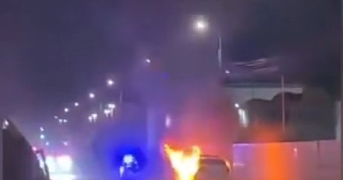 Incendiu la o mașină de poliție în Iași, sindicaliștii acuză neglijență în mentenanță O mașină de poliție a luat foc în trafic, duminică seară, pe bulevardul Bucium din Iași, incident despre care sindicaliștii atrag atenția cu privire la starea precară a flotelor auto ale instituției