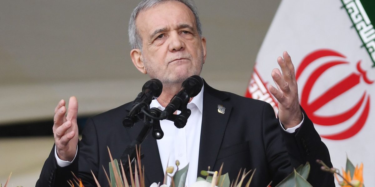 Mesajul președintelui IRANIAN către PAPA, după „insulta” lui Donald Trump