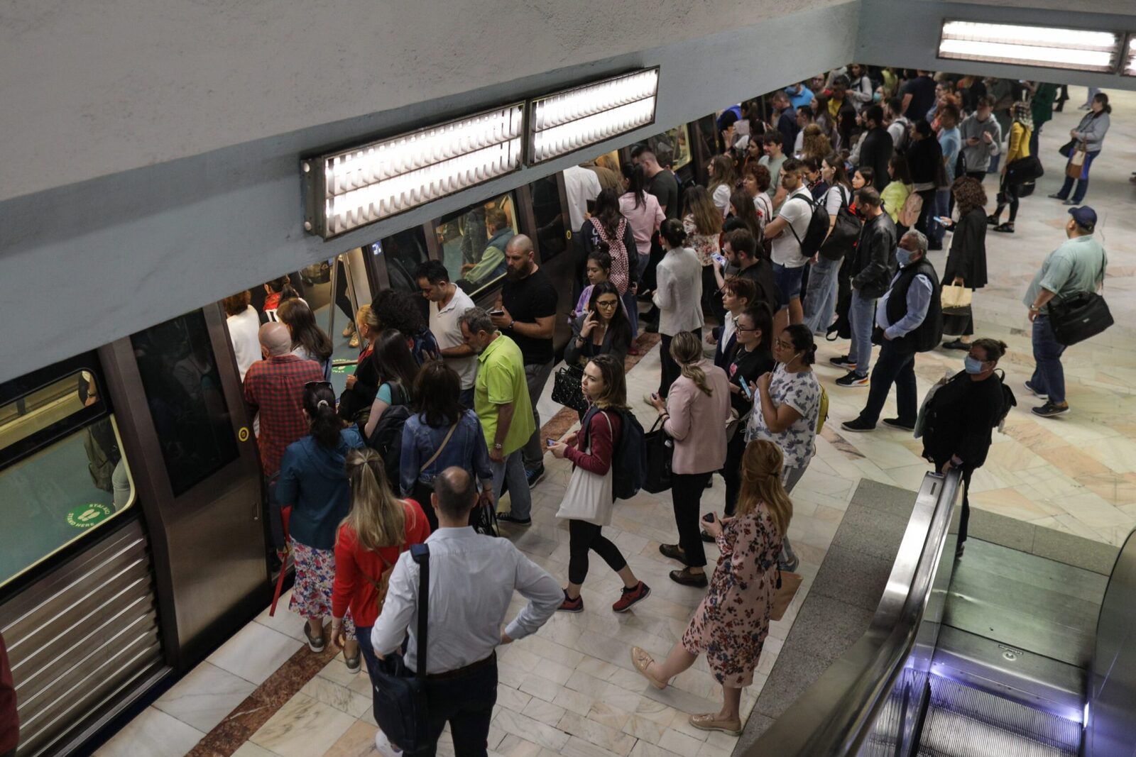 Petiție FURIOASĂ: 11.000 de bucureșteni se opun scumpirii metroului