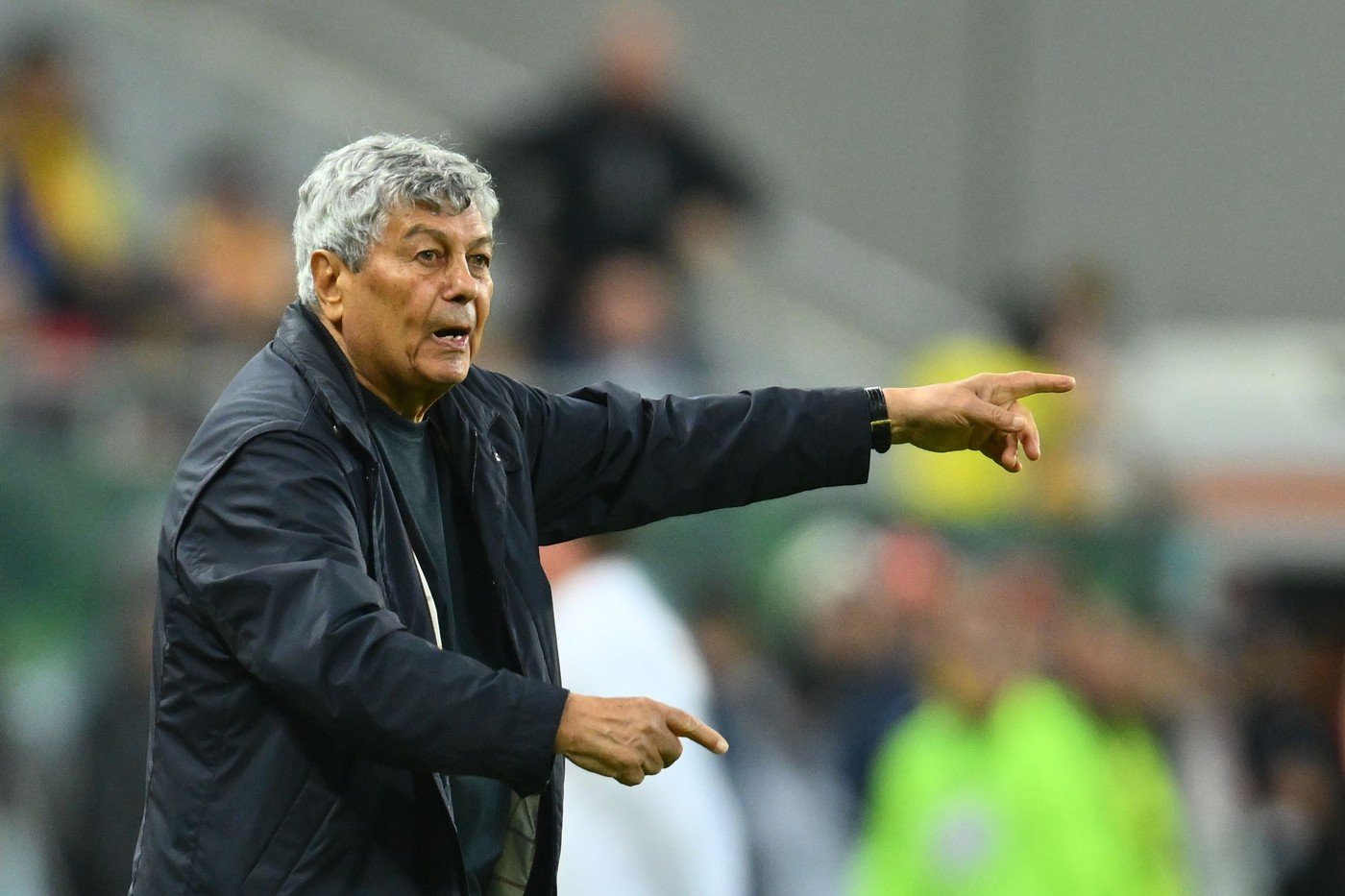 Mircea Lucescu, fostul selecționer al echipei naționale a României, în vârstă de 80 de ani, se află internat la Spitalul Universitar din București după ce a suferit un infarct miocardic acut, potrivit informațiilor oficiale