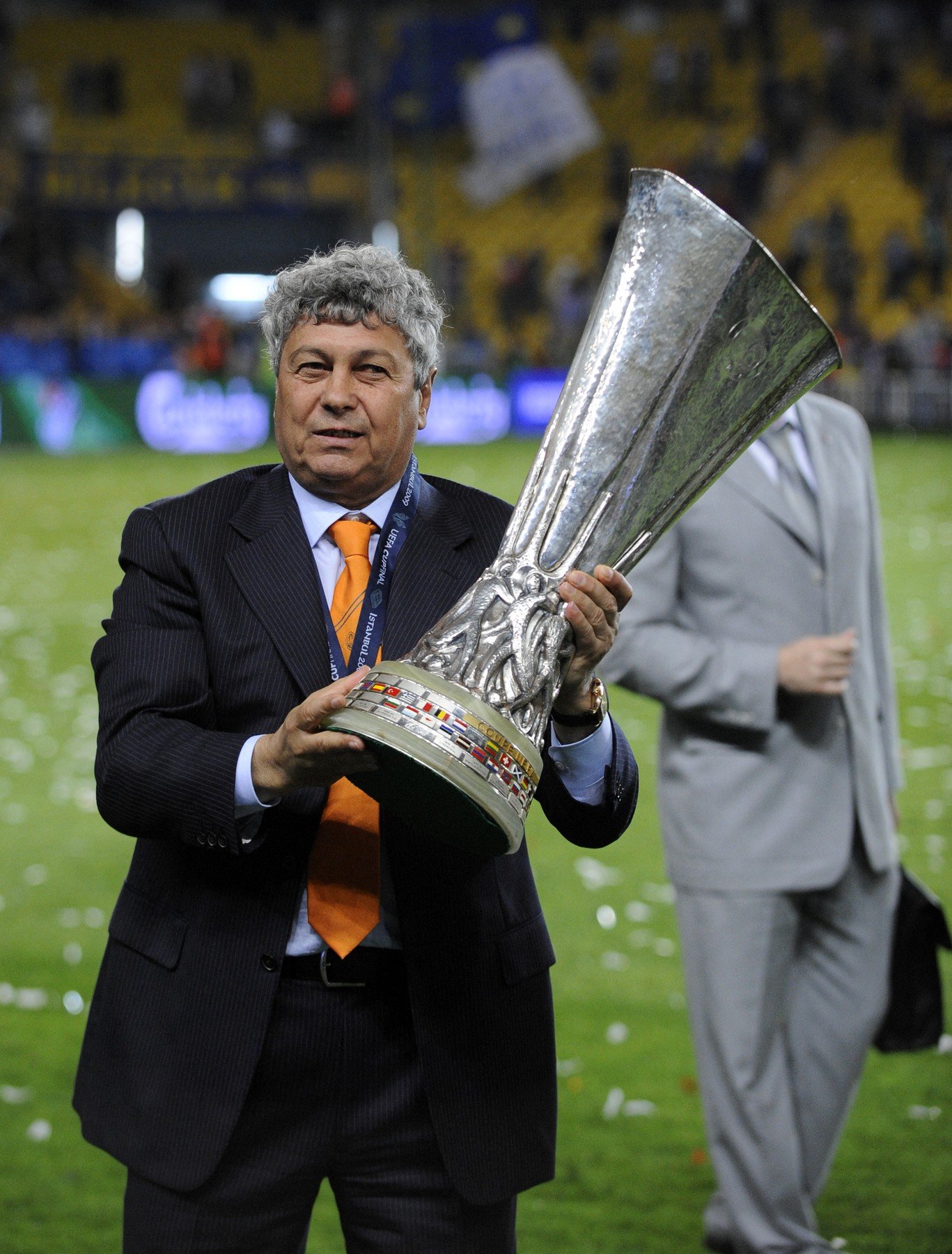 Mircea Lucescu, legendarul antrenor român, a decedat marți seara Legendarul antrenor Mircea Lucescu a murit marți seară, la vârsta de 78 de ani, lăsând în urmă un gol imens în lumea fotbalului