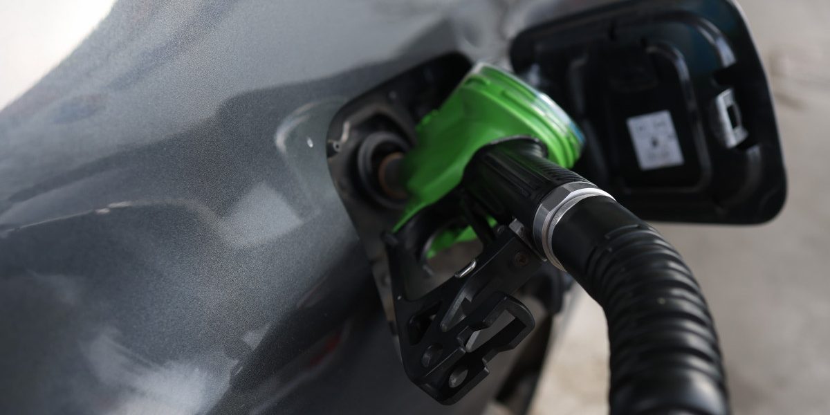 Benzina sub 8 lei: Scădere SURPRIZĂ după două luni de scumpiri pe piața din România