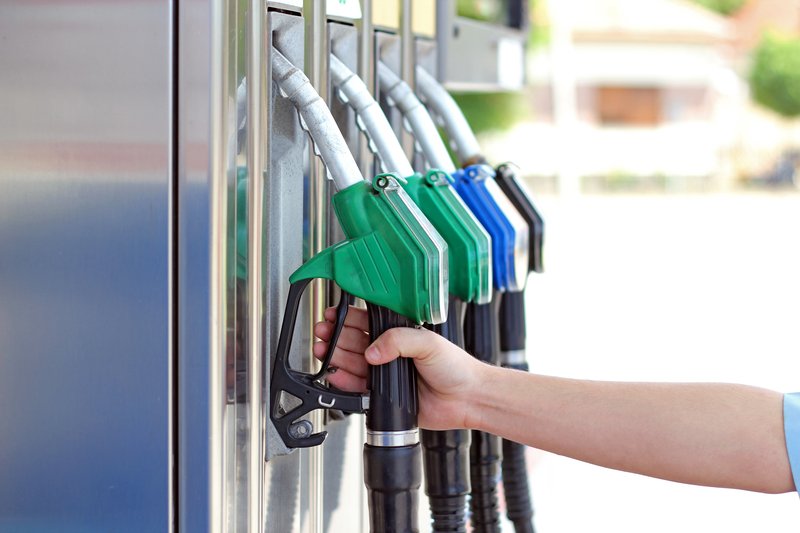 Prețurile carburanților au înregistrat miercuri dimineața o scădere semnificativă la benzinăriile Petrom, într-un context în care autoritățile anunță măsuri concrete pentru ajustarea fiscalității în domeniul vertebrat