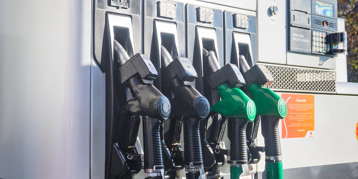 Motorina, sub 9 lei! Prețul scade, e prima dată-n ultima lună