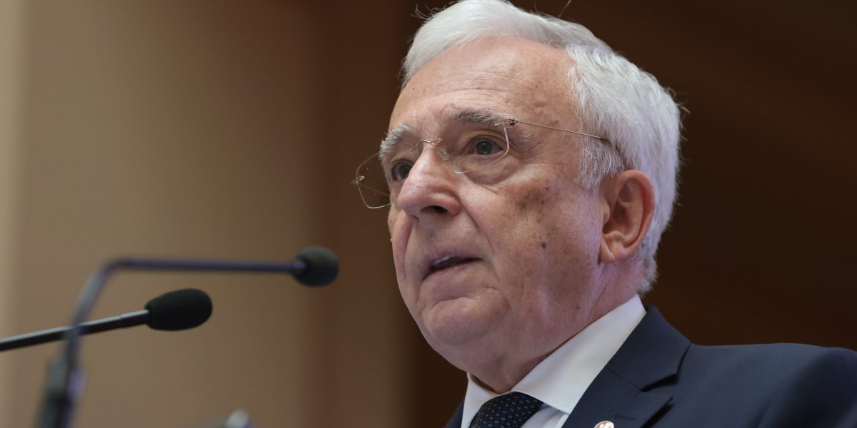 Isărescu: Weekend dedicat raportului. Atacul la ROBOR, „confuzie publică”