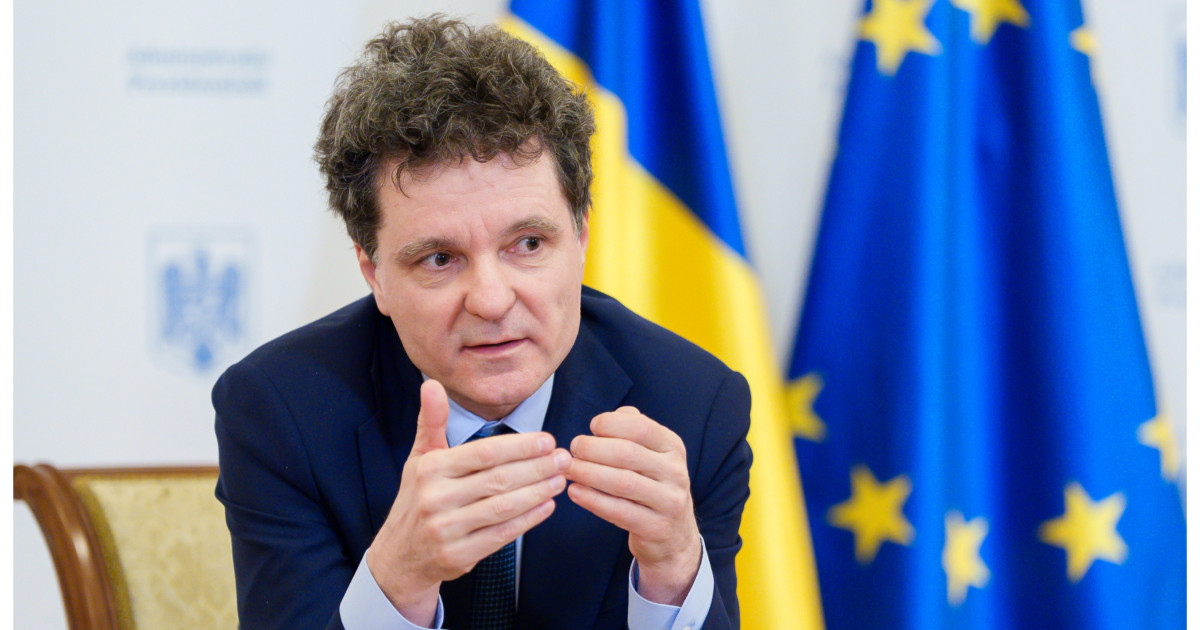 Discuții la Cotroceni privind criza carburanților și evoluția mondială a pieței energiei Nicușor Dan a avut, luni, o întâlnire cu premierul Ilie Bolojan, miniștrii Energiei și Transporturilor, Bogdan Ivan și Ciprian Șerban, precum și reprezentanți ai companiilor petroliere, pentru a discuta despre criza îngrijorătoare a carburanților