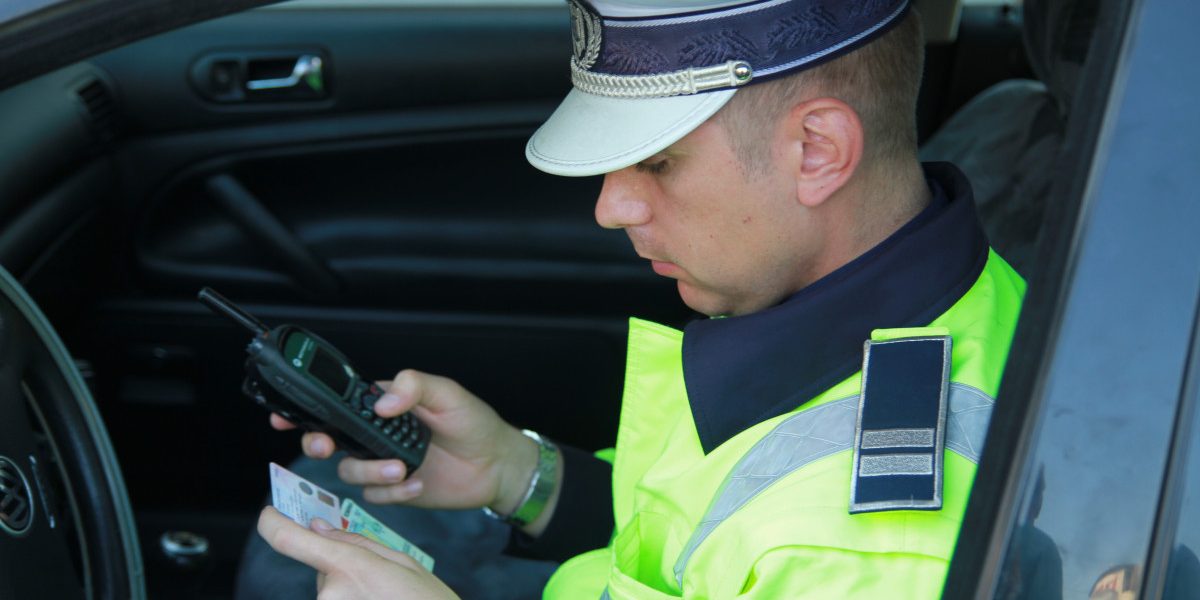 Șofer de Dâmbovița, prins cu 200 km/h și fără ITP, a fugit de Poliție pe DN!