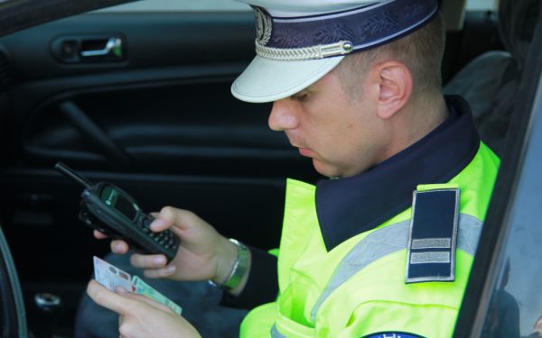 Șofer de Dâmbovița, prins cu 200 km/h și fără ITP, a fugit de Poliție pe DN!