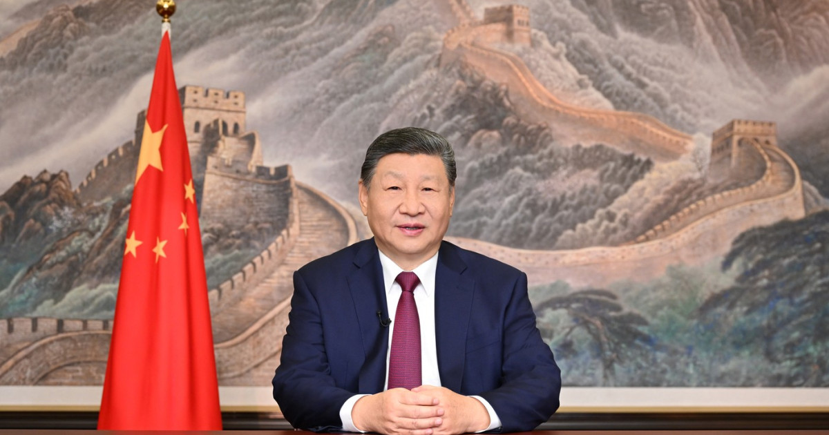 Xi Jinping cere accelerarea planurilor pentru un sistem energetic de nouă generație în contextul tensiunilor globale Președintele Chinei, Xi Jinping, a cerut oficialilor să intensifice planificarea și construcția unui nou sistem energetic, argumentând că această strategie este vitală pentru protejarea securității energetice a țării