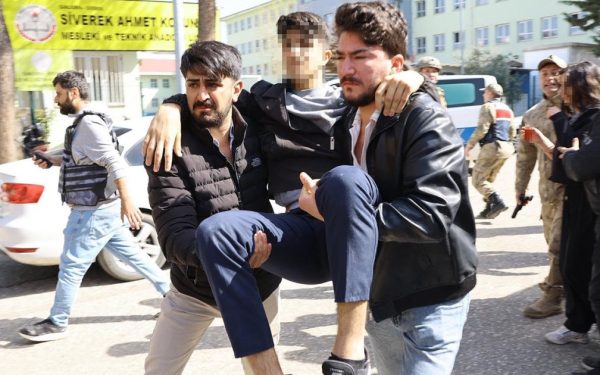 Atac armat într-un liceu din Turcia: 16 răniți. Martorii: „A tras la întâmplare”