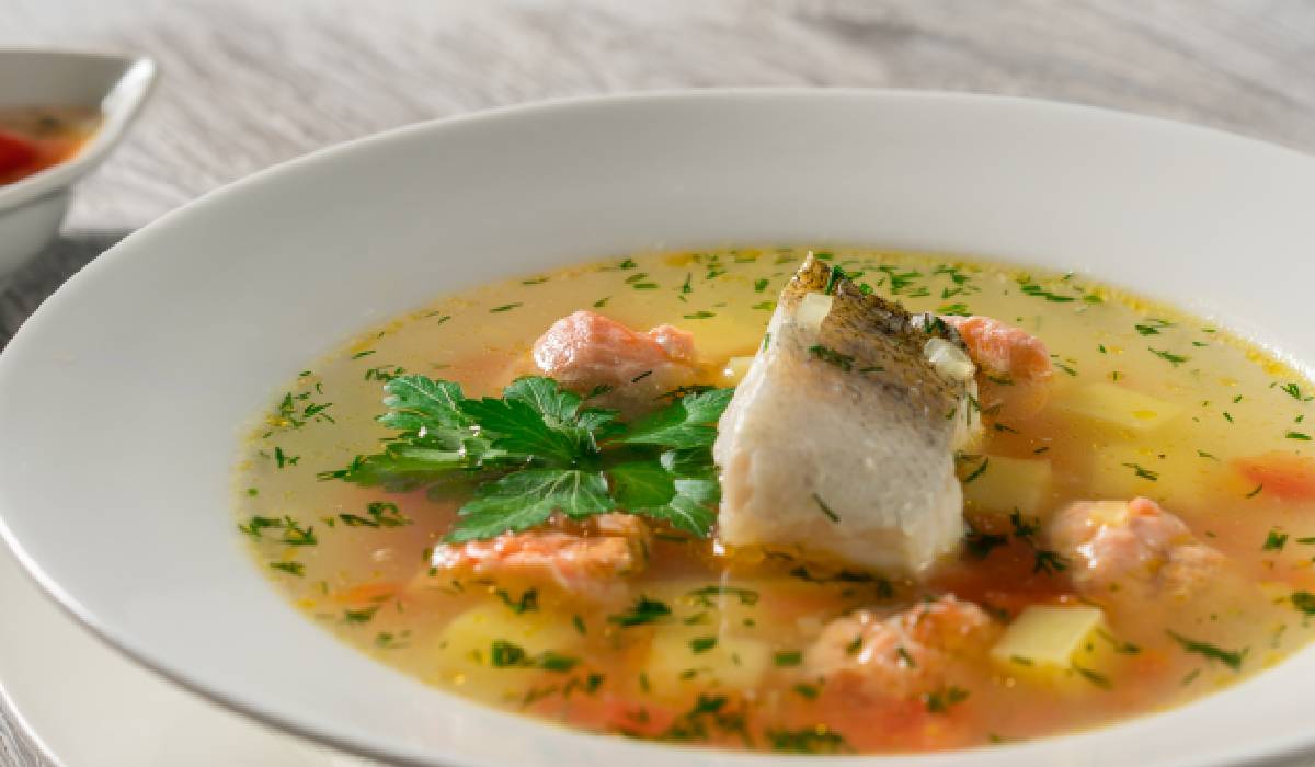 Greșelile frecvente în dieta mediteraneană care pot împiedica slăbitul Dieta mediteraneană, bazată pe obiceiurile alimentare ale populației din regiunea Mării Mediterane, atrage tot mai mulți oameni interesați de un stil de viață sănătos și echilibrat