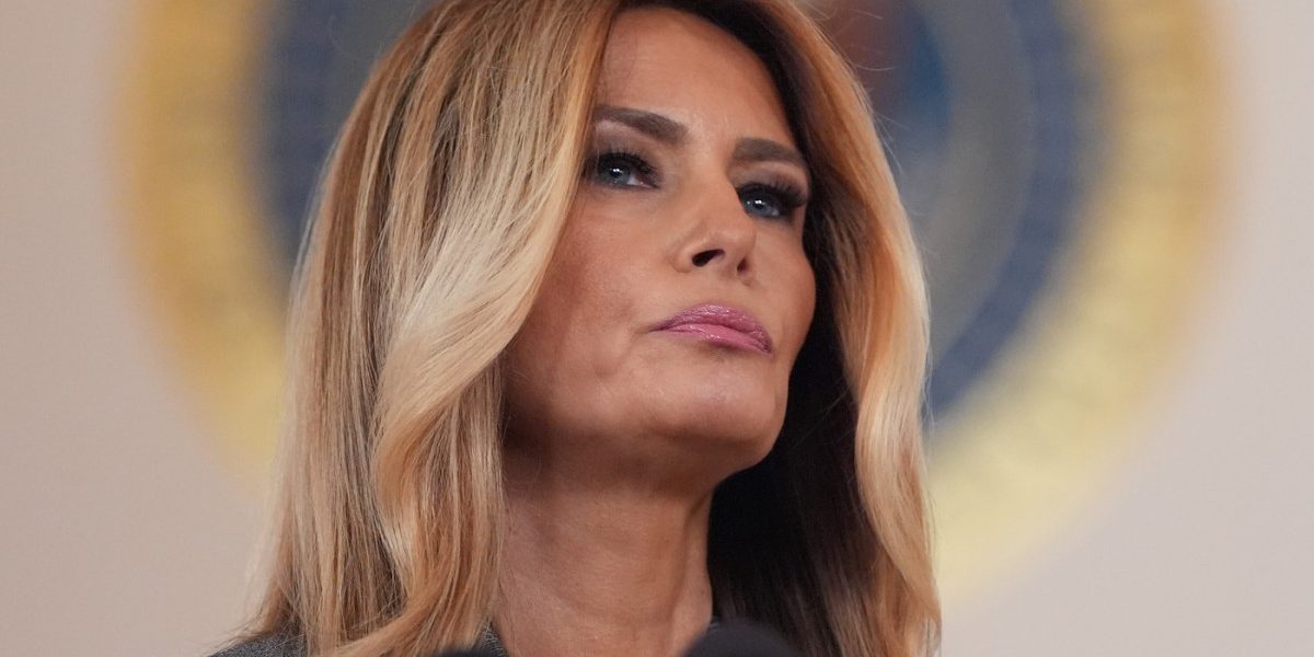 Victimele lui EPSTEIN o atacă pe MELANIA Trump: „Aruncă vina pe noi”
