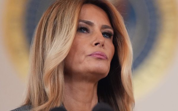 Victimele lui EPSTEIN o atacă pe MELANIA Trump: „Aruncă vina pe noi”
