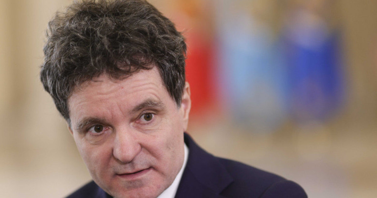 Președintele Nicușor Dan cere publicarea contractelor cu Pfizer în contextul pierderii procesului Președintele Nicușor Dan a afirmat recent că România trebuie să facă publice toate contractele încheiate cu compania farmaceutică Pfizer, după ce țara noastră a pierdut procesul legat de aceste acorduri