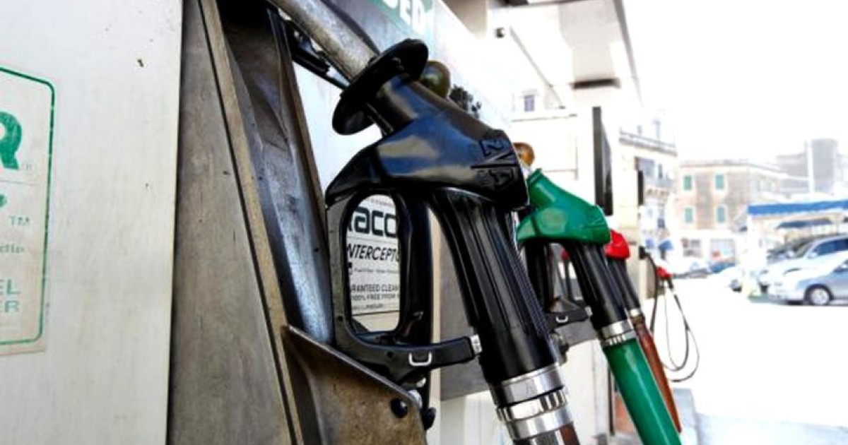 Guvernul a anunțat joi adoptarea unor măsuri destinate să tempereze scumpirile din piața carburanților, în cadrul unei ordonanțe de urgență ce urmează să fie publicată vineri