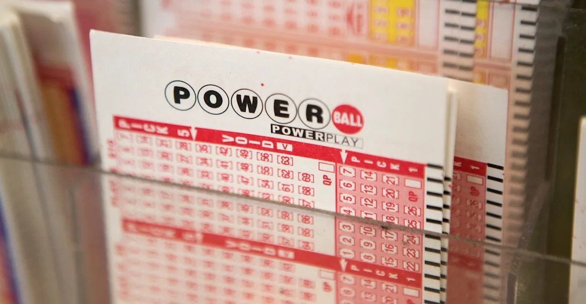 Jucătorii din România și din întreaga lume au ochii pe câștigul uriaș în loteria Powerball, care a ajuns la o valoare estimată de 231 de milioane de dolari pentru extragerea de luni, 6 aprilie
