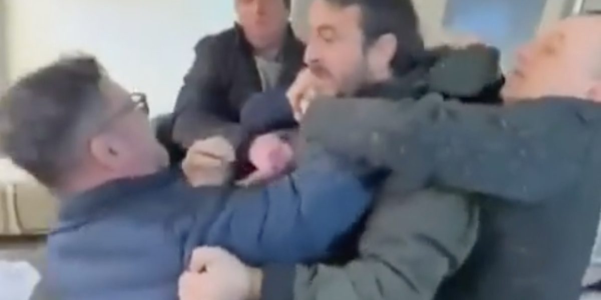 Bătaie la AUR: Scandal între membri. „Mi-am dat viața pentru partid!”, strigă un agresat