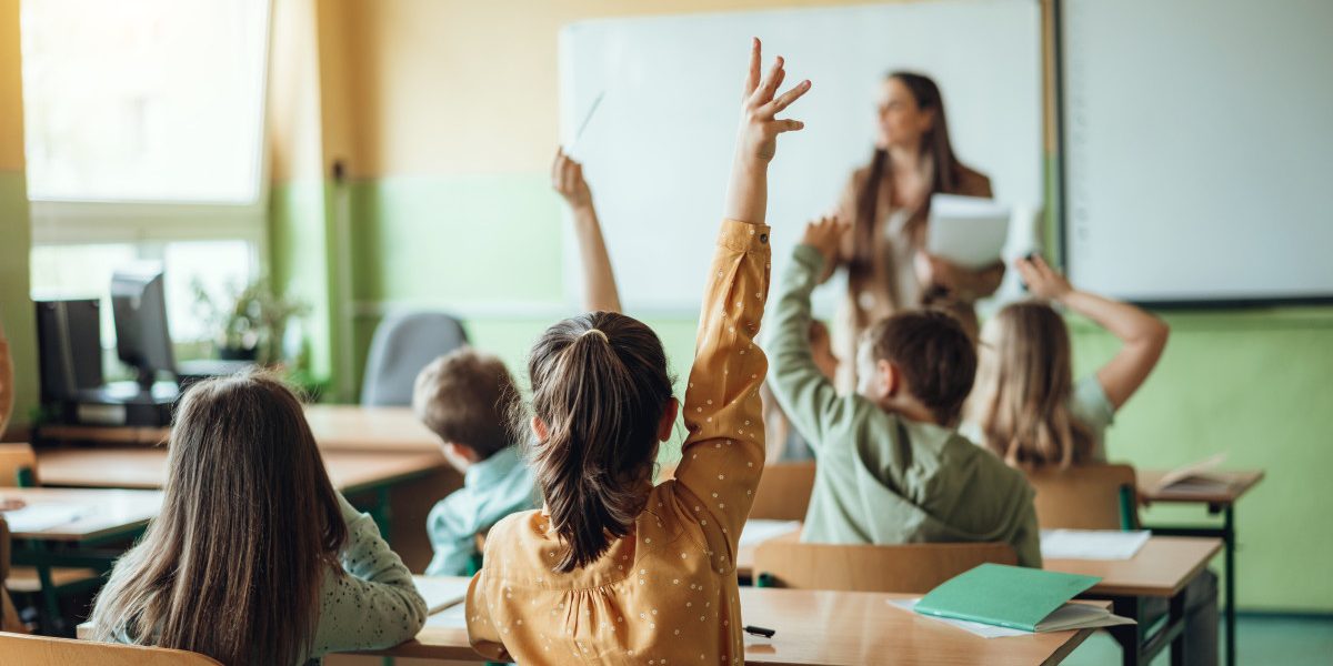 Când revin elevii la școală după Paște? Câte săptămâni mai sunt până la vară?