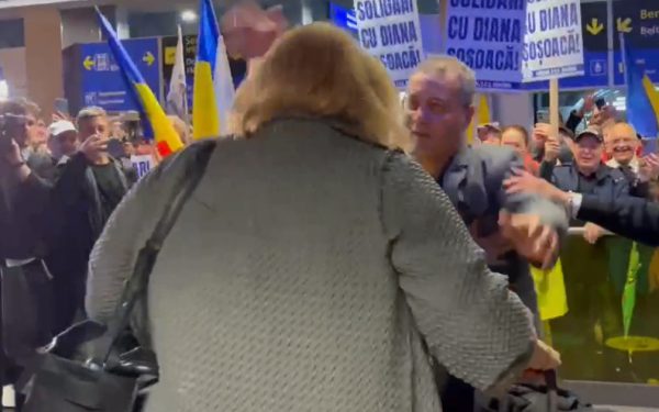 Haos la Otopeni! Diana Șoșoacă, fără imunitate, a creat furie la întoarcere
