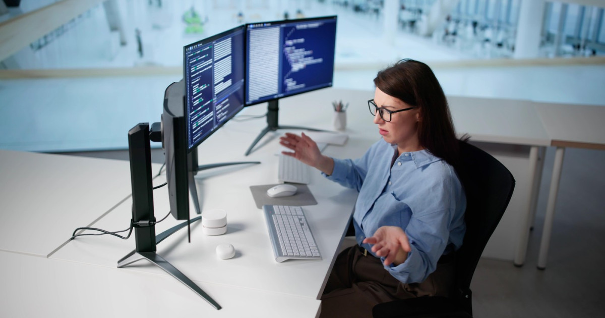 Un studiu recent realizat de cercetători din SUA scoate în evidență o problemă tot mai discutată în contextul utilizării inteligenței artificiale: tendința acestor aplicații de a oferi utilizatorilor explicații care le confirmă preferințele, validând excesiv anumite comportamente și influențând judecata lor