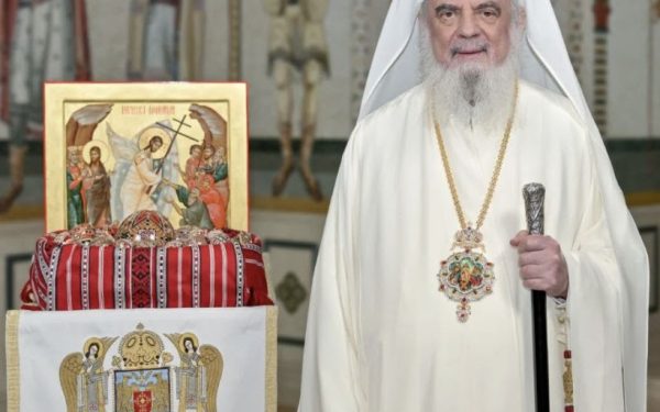 Patriarhul Daniel: „Sărbătoarea ne cheamă la pace și iubire, rugăciuni pentru înțelegere!”