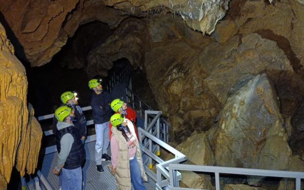 Grota Ursului, din Moneasa, redeschisă: Peștera din ARAD, cu sistem de iluminat pregătit