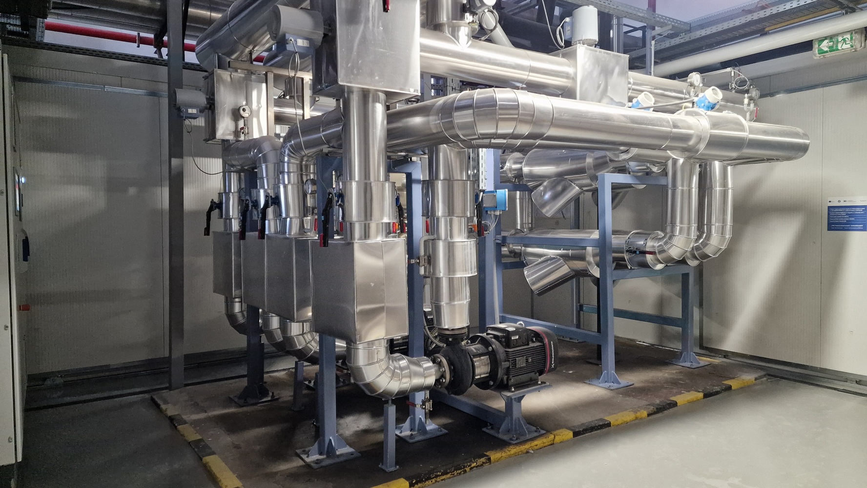 Heineken România a finalizat recent o investiție majoră în tehnologie modernă la fabricile din Craiova și Ungheni (judetul Mureș), accelerând tranziția către producția cu emisii reduse de carbon și optimizarea consumului de energie