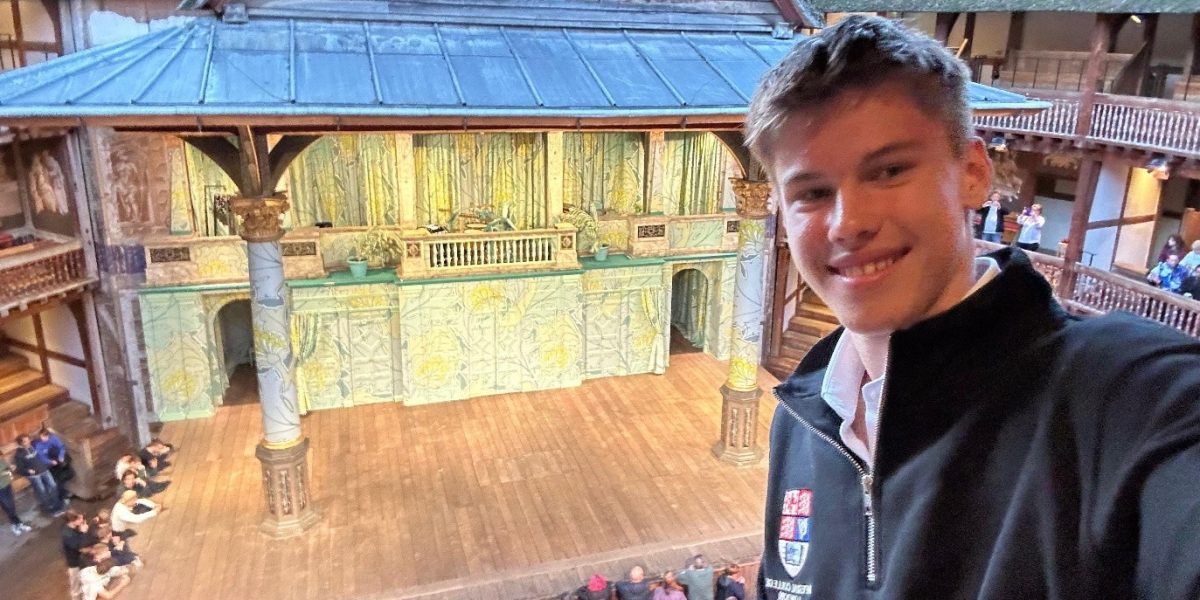 Patric, puștiul din Iași care cucerește teatrul londonez: AUR la LAMDA