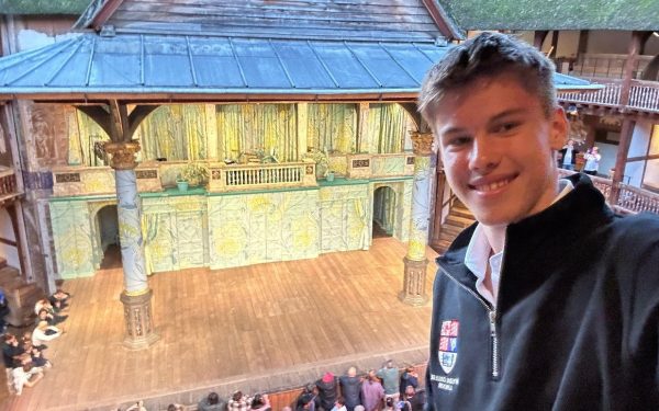 Patric, puștiul din Iași care cucerește teatrul londonez: AUR la LAMDA