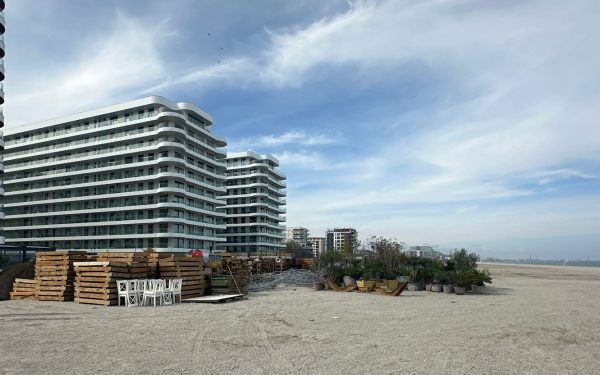 Amenzi la Năvodari: Firmele au amenajat plaje fără contracte – Apele Române au intervenit