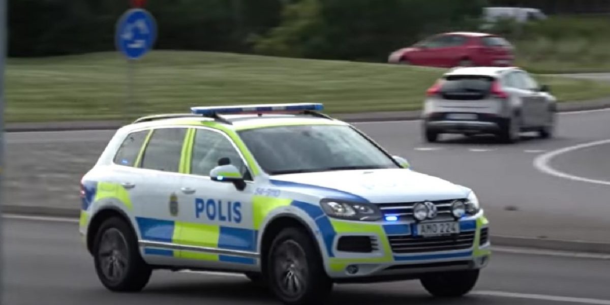 Puști din Norvegia, de 14 ani, a furat un autobuz și a fugit în Suedia