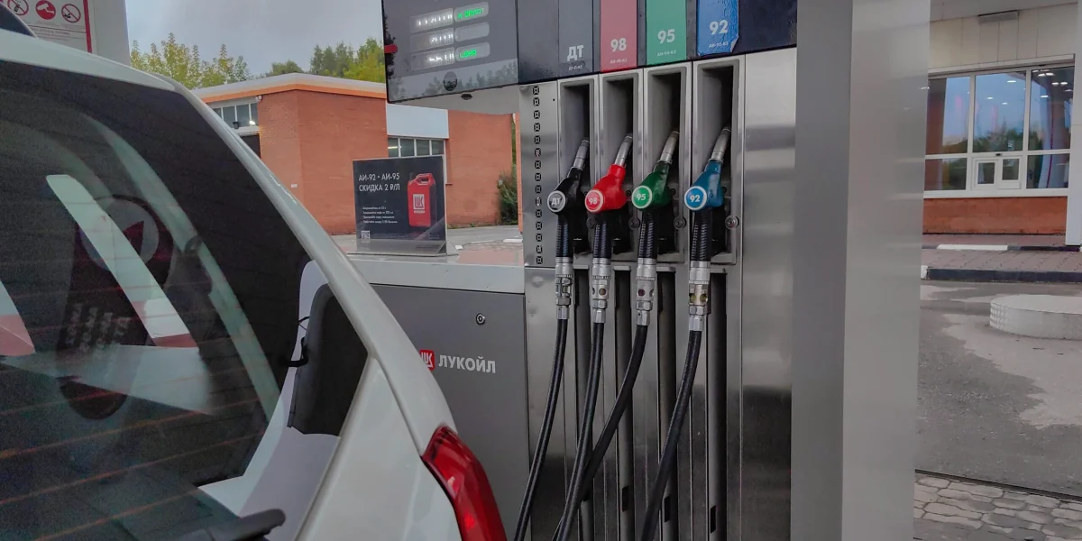 Ieftinirea carburanților, doar „fotografie de moment”? Avertismentul lui Adrian Negrescu